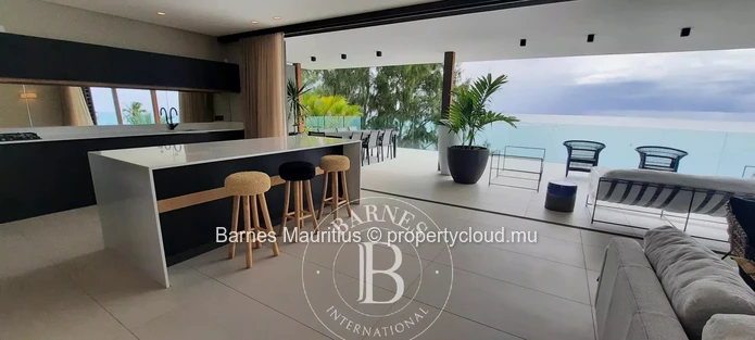 CAP MALHEUREUX - Beach front penthouse - 2 bedrooms
