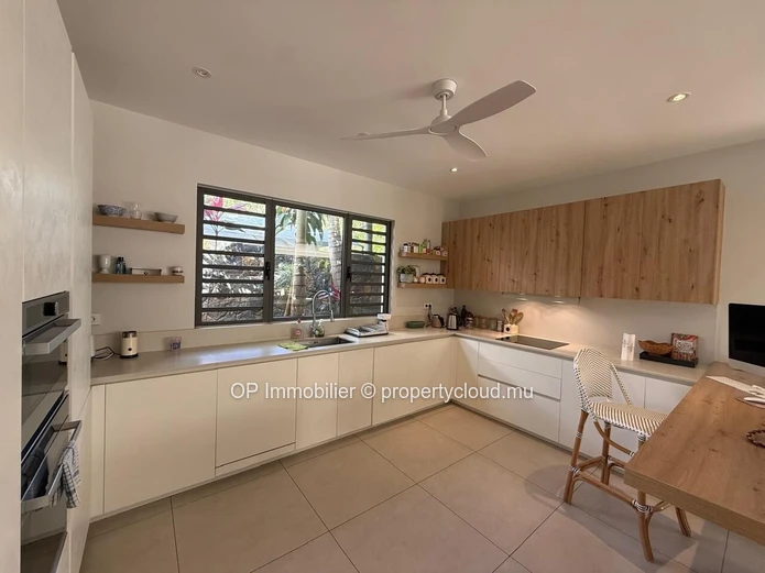 Maison meublée 4 chambres avec piscine à louer à Petit Raffray