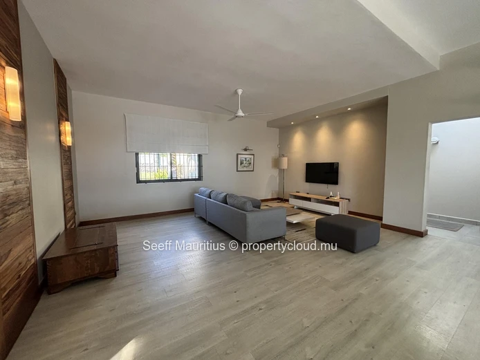 Magnifique Maison Familiale avec de Vastes Espaces de Vie Extérieurs.
