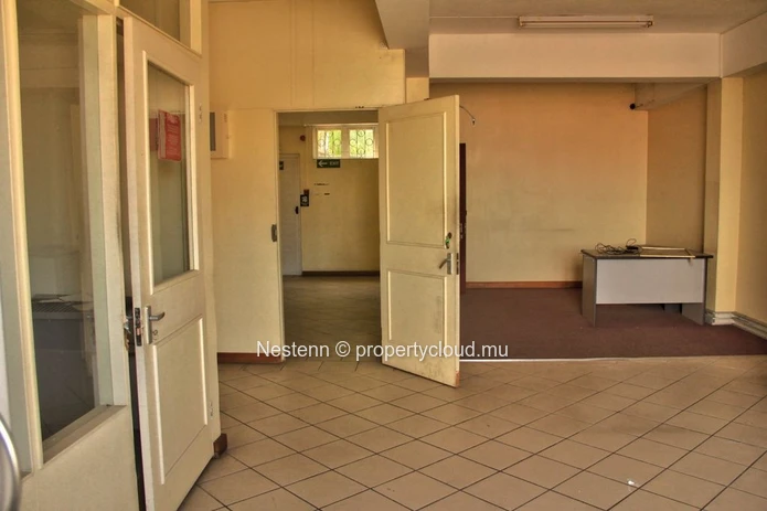 Traditional office of 180 m²