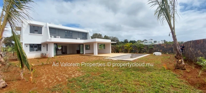 Maison 4 chambres avec piscine à vendre à Azuri