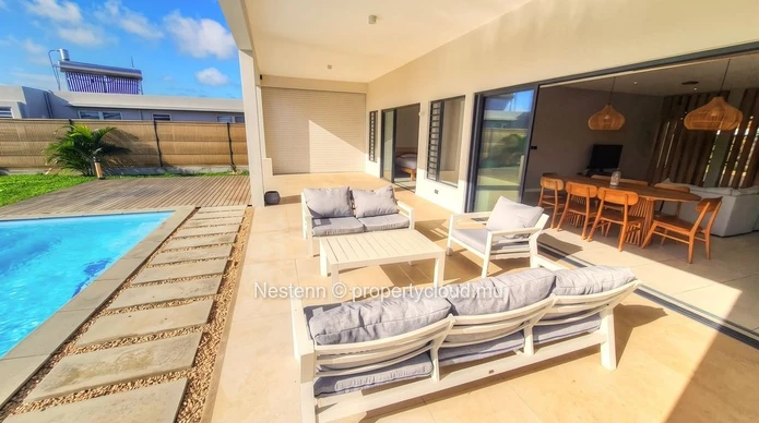 Villa familiale moderne de 4 chambres dans un beau jardin
