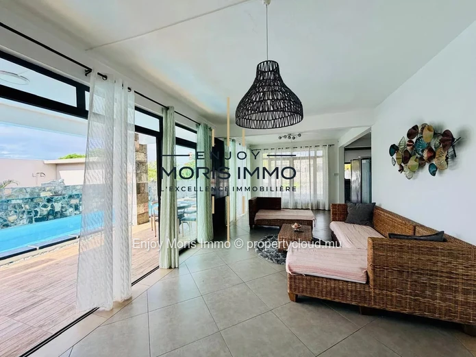 Modern 3-Bedroom Villa with Pool – For Rent in Grand Bay