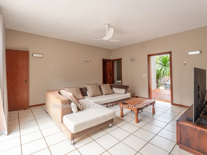 3-bedroom renovated house with office for rent in La Preneuse