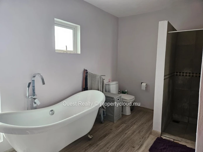 Villa 3 Chambres avec Piscine Privée & Jardin – Albion