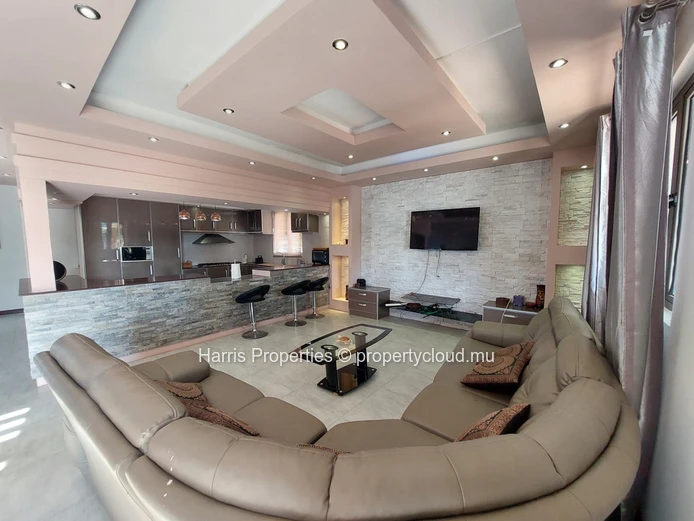 Stunning house for sale in Calodyne 