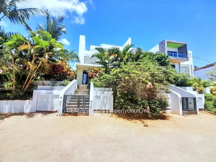 Prestigieux appartement de bord de mer à vendre à Azuri, Roche Noires