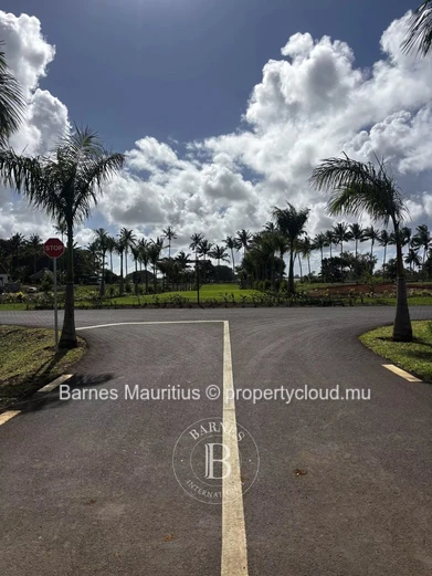 ANAHITA BEAU CHAMP - Residential land