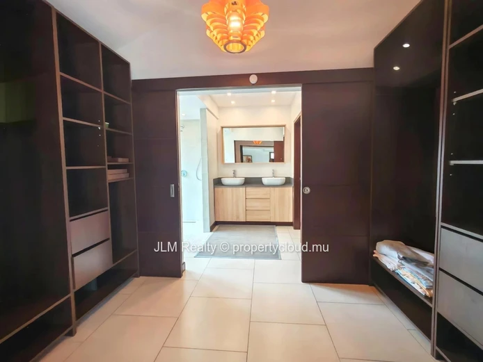 For Rent: Contemporary 4-Bedroom Villa with Private Pool and Jacuzzi, Cascavelle, Mauritius