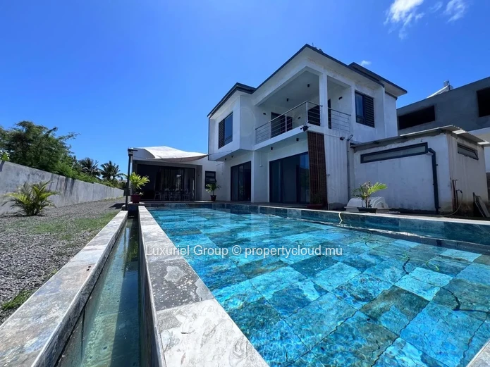 3-Bedroom Villa With Pool For Rent In Calodyne