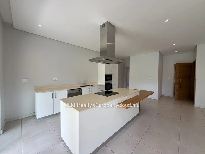 À Vendre : Appartement de 2 Chambres à Pointe aux Canonniers, Maurice