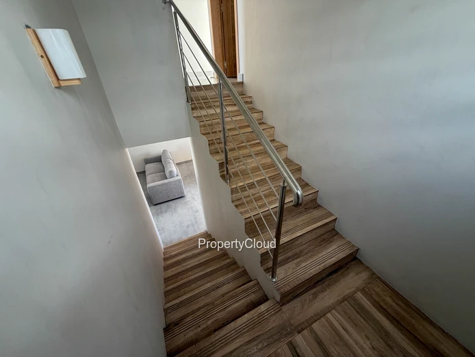 À Louer | Villa De 4 Chambres | Calodyne