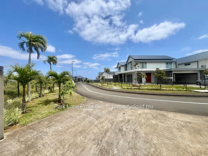 Terrain Résidentiel à Vendre à Helvetia, Moka – 1222m²