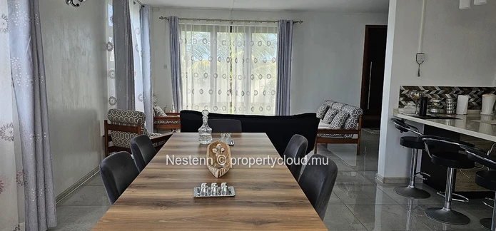 Well-located 4-bedroom house with garage & terraces