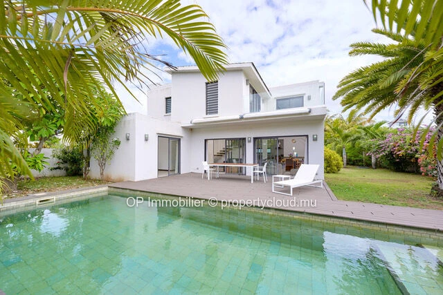 4-Bedroom Furnished House with Private Pool in Trou aux Biches