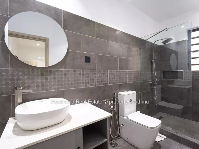 LA GAULETTE - New and modern 3-bedroom villa with swimming pool
