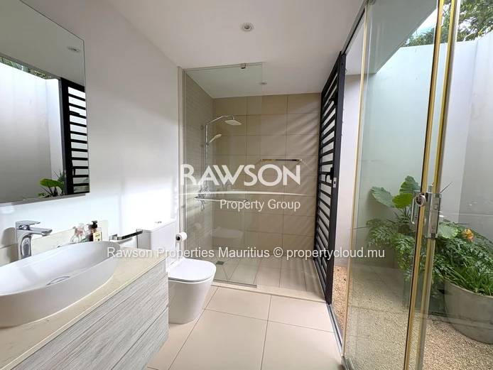 4 Bedroom Villa | Garden And Pool | Pds | Pereybere | Accessible To Foreigners | Usd