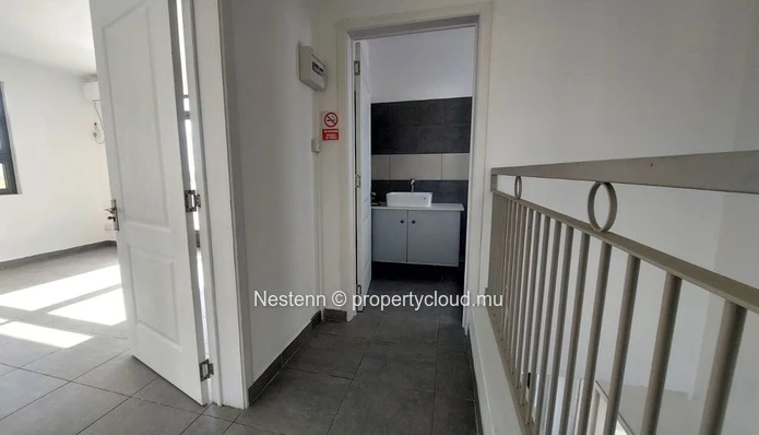 Commercial space for rent in Mon Choisy – Prime location near the golf course
