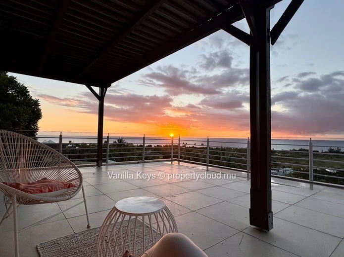 Gorgeous Duplex with views on long term rental in Tamarin