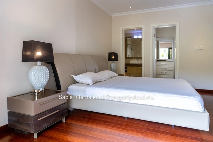 Elegant Apartment with Communal Pool in Pointe aux Canonniers - Modern Features, Close to Amenities 