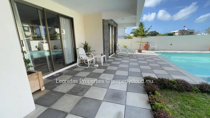 FOR RENT – Spacious 3-Bedroom En-Suite Apartment in Mont Choisy