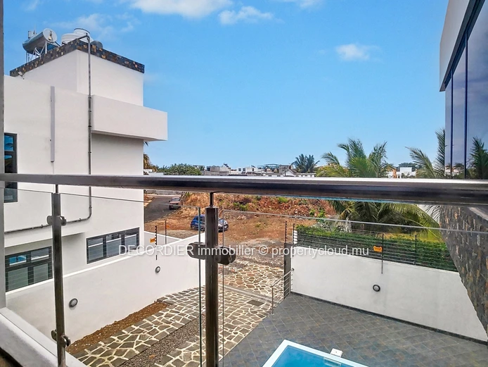 New and modern house with swimming pool and garden