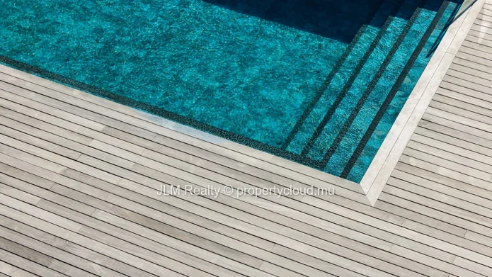 Luxueuse villa avec vue à 180° sur la mer et le Morne à vendre à Rivière Noire, Île Maurice