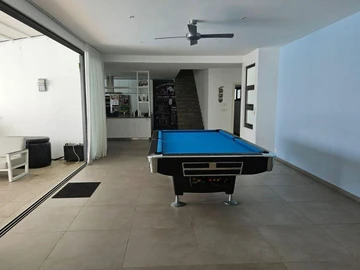 5 Bedroom Villa