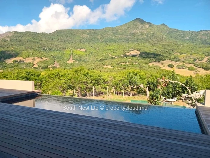 Villa contemporaine de luxe avec vue panoramique sur Le Morne – Rivière Noire