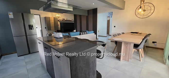 Luxury Furnished 3-Bedroom Townhouse with Rooftop Terrace and Jacuzzi – Flic en Flac | Rs 15M