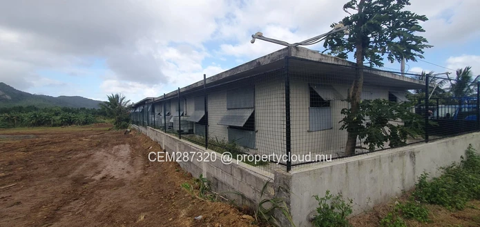 Ferme Avicole Entièrement Équipée à Vendre – La Martinière, Chamouny