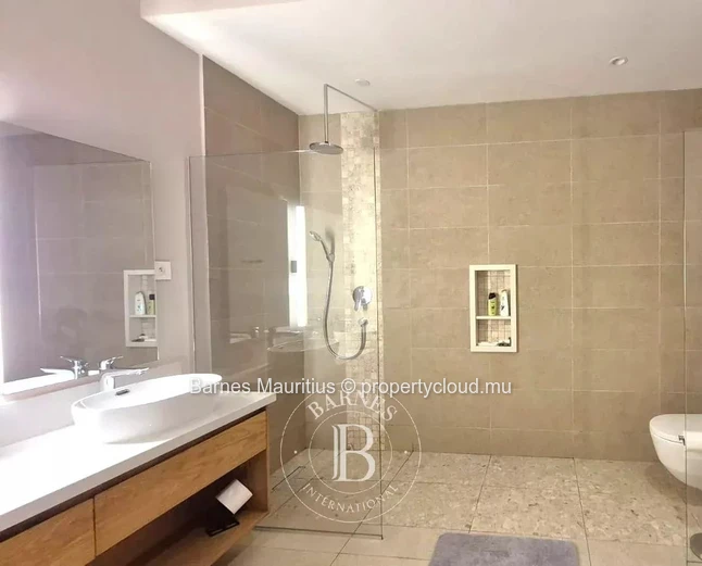 BELLE VUE - luxury Garden Apartment - 4 bedrooms ensuite