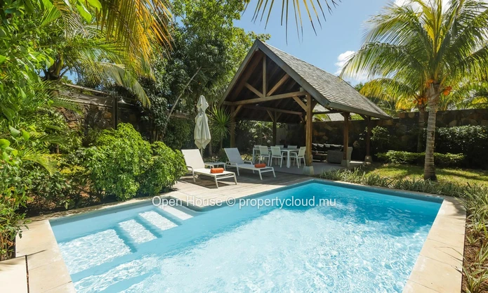 VILLA PDS à vendre, RIVIERE NOIRE, 248m², terrain 688m², 4 chambres, piscine privée, options web, accessible aux étra...
