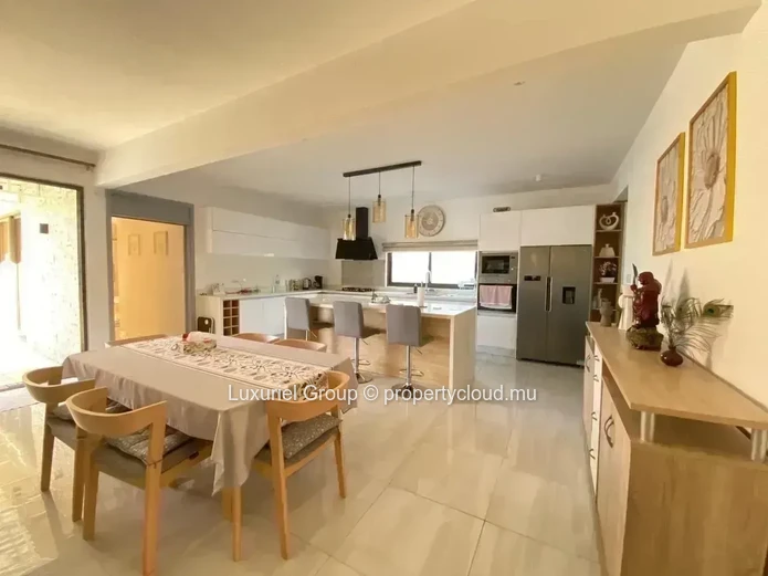 Your Private Oasis in Pereybère – Modern Villa with Pool and Garden