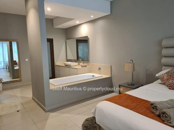 Luxueux Appartement de 3 Chambres au Rez-de-Chaussée - Votre Oasis à Quelques pas de la Plage !