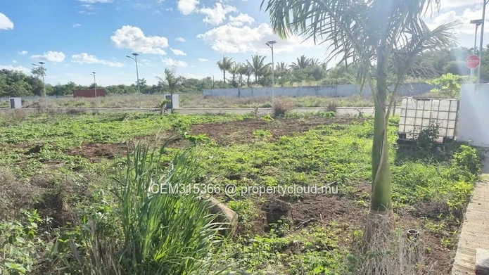 9.65 Perches Residential Land for Sale – Résidence Greenpark, Balaclava