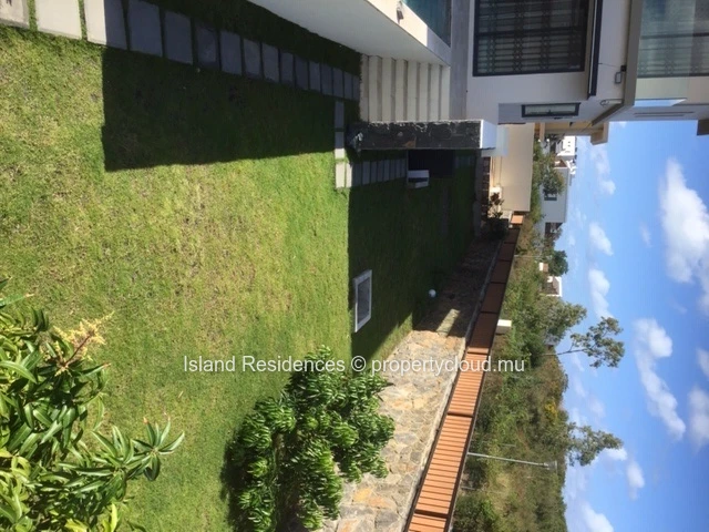 Fully furnished and well equipped modern villa with 6 bedrooms, pool and garage in a secure residence