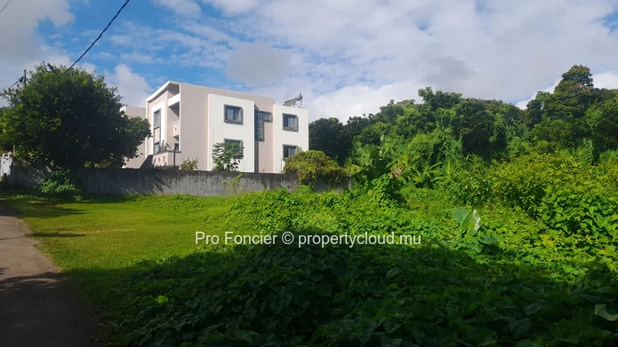 Plot of land for sale in Floreal - Good investment.