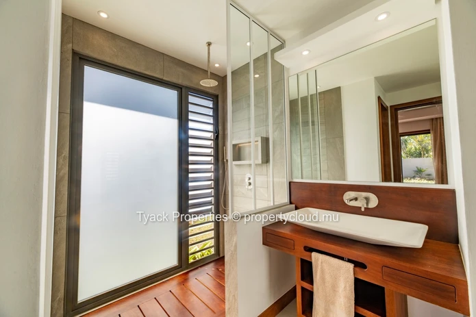 Luxury 4-Bedroom Villa with Private Garden Near Grand Baie