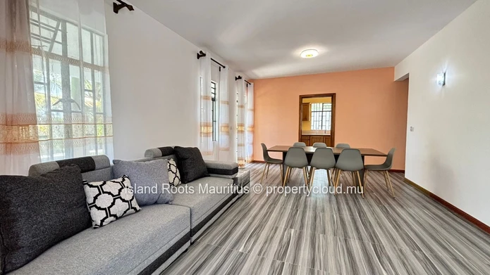 Péreybère : Maison de 4 chambres dans un endroit très prisé en location.
