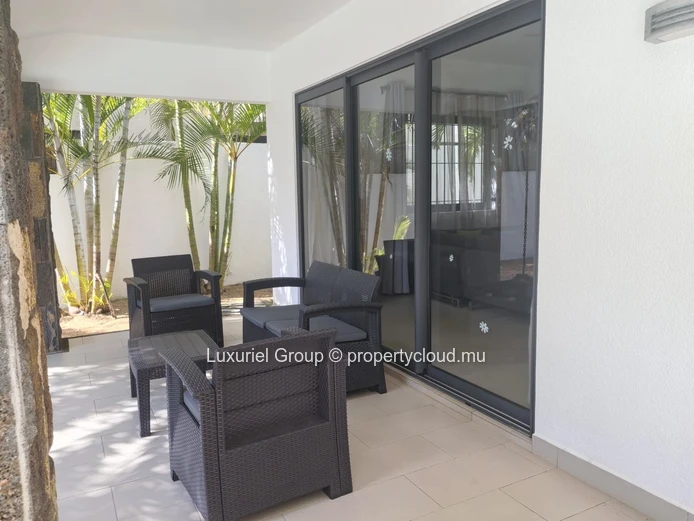 4-bedroom villa with swimming pool and spacious outdoor area