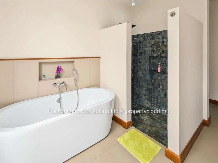 Superbe villa PDS au domaine Casasola 2