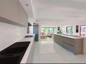 6 Bedroom Villa