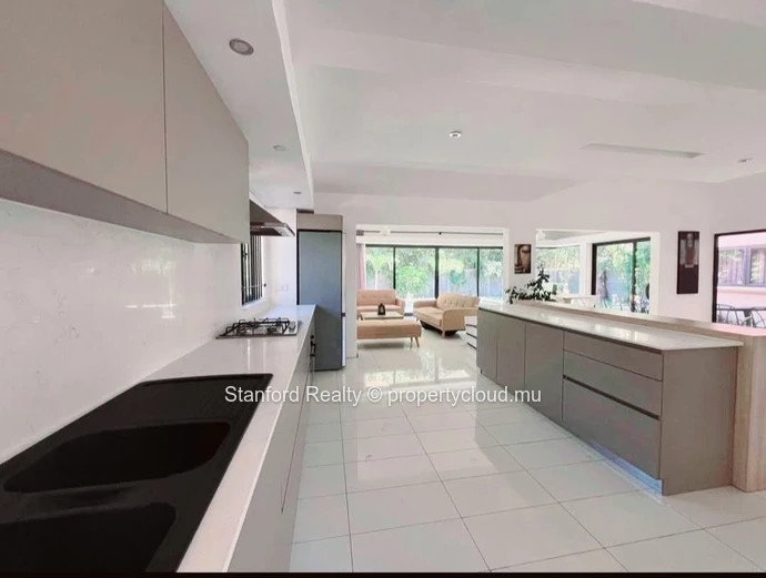 Villa for Rent - 6 Bedrooms, Bain Boeuf, North