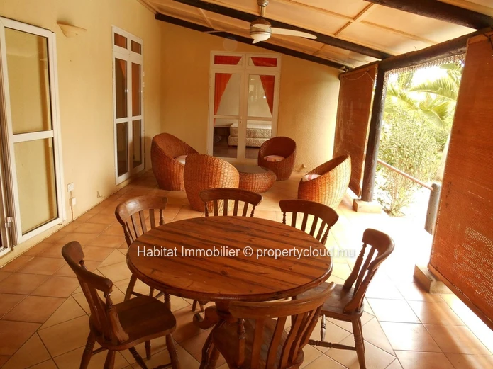 FOR SALE - Nice house of 400 m2 in Albion.