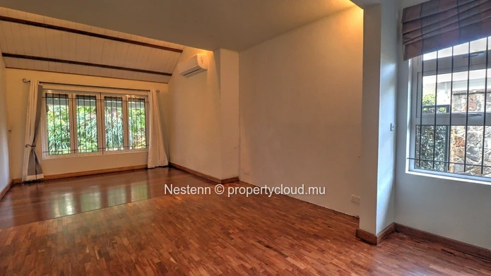 Bureau de plus de 500m² 