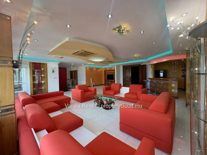 Penthouse spacieux de 334 m² à vendre à Quatre Bornes