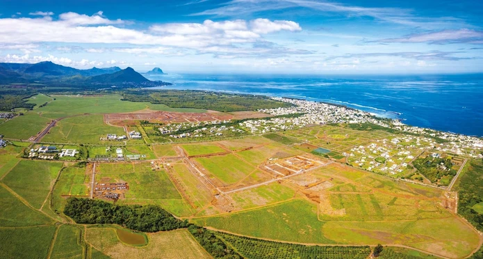 Terrains Residentiels Vue Mer & Montagne A Flic En Flac – Ile Maurice