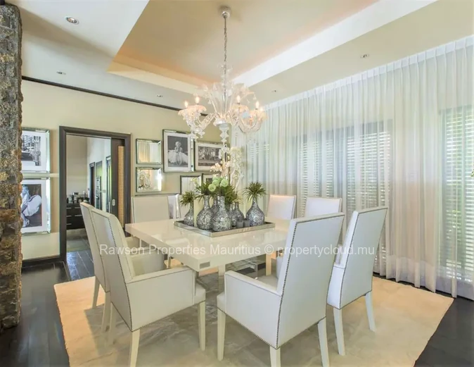 Elegant Villa In A Golf Estate With Sea View.