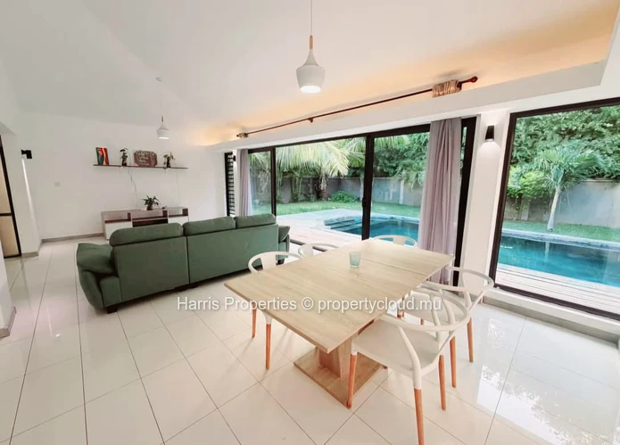 5-Bedroom Villa With Office For Rent – Bain Boeuf
